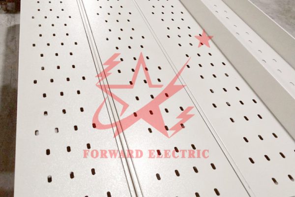 Máng đục lỗ sơn tĩnh điện Forward được xử lý nghiêm ngặt có độ bền và thẩm mỹ cao.
