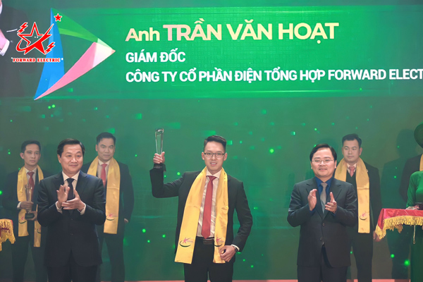 CEO Trần Văn Hoạt nhận danh hiệu Top 10 doanh nhân trẻ khởi nghiệp xuất sắc 2021.